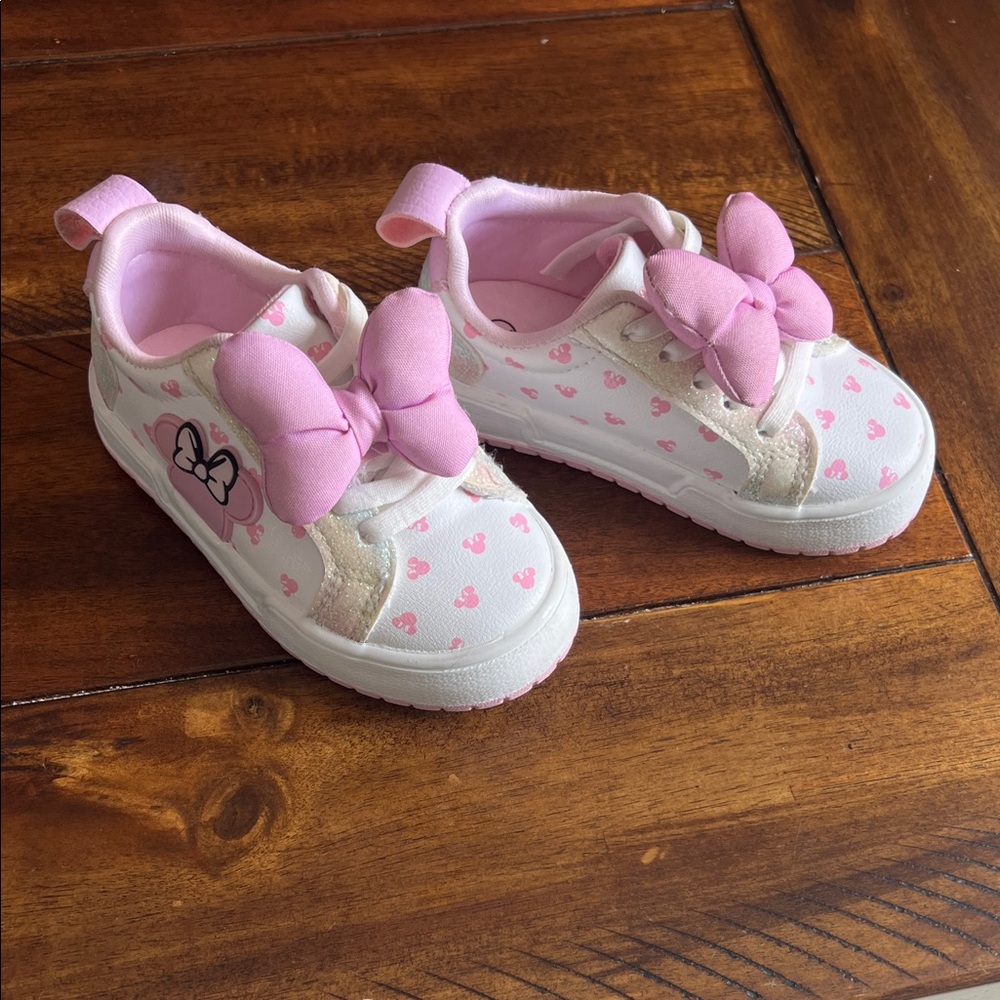 Ground Up Minnie Mouse Bow Court Sneaker - Picture 2 of 4